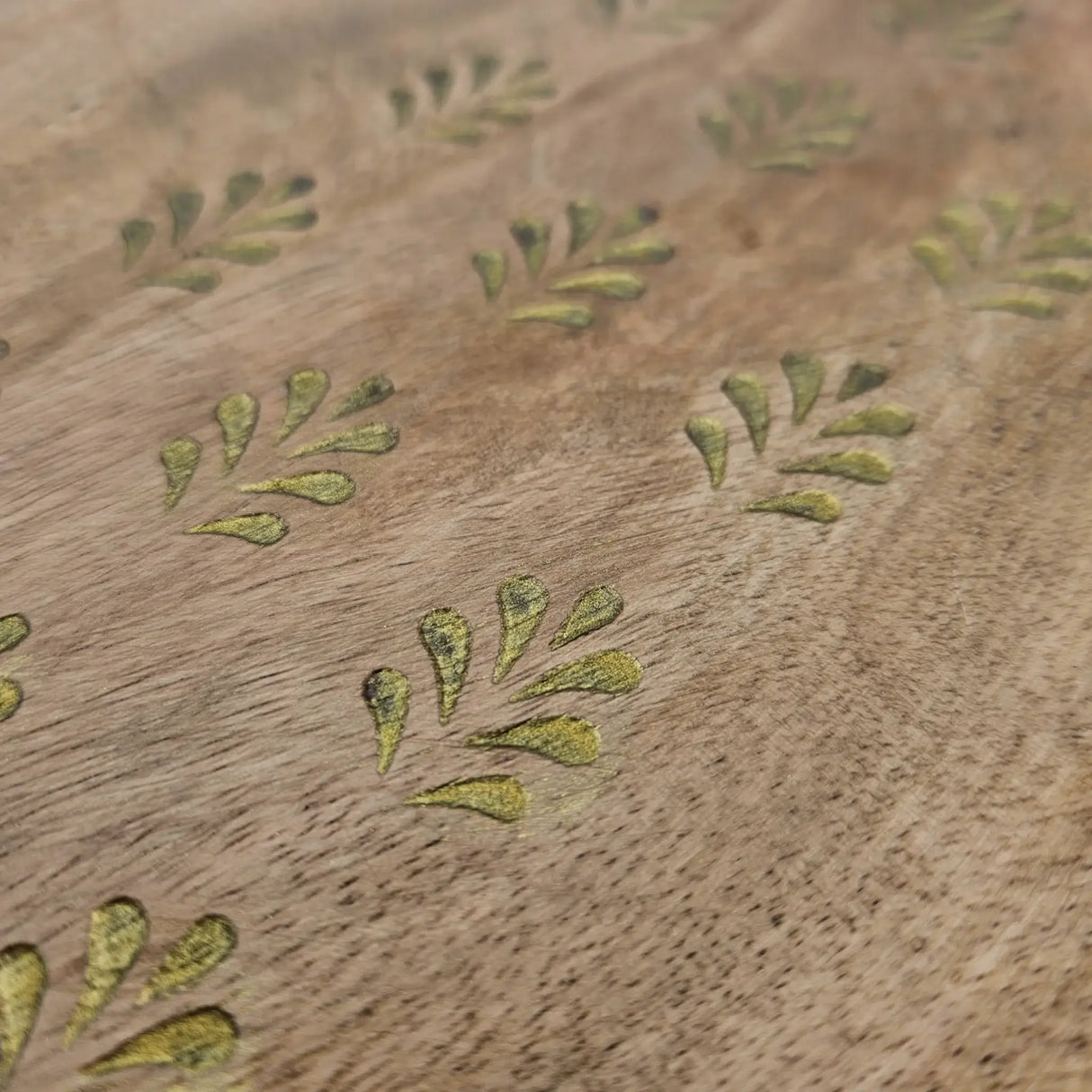 Holzteller Deko Teller Kerzenteller rund 22 o 30 cm Blattmuster braun Mangoholz dekobrett - Dekoteller