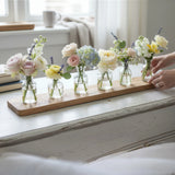 Holztablett mit Blumenvasen