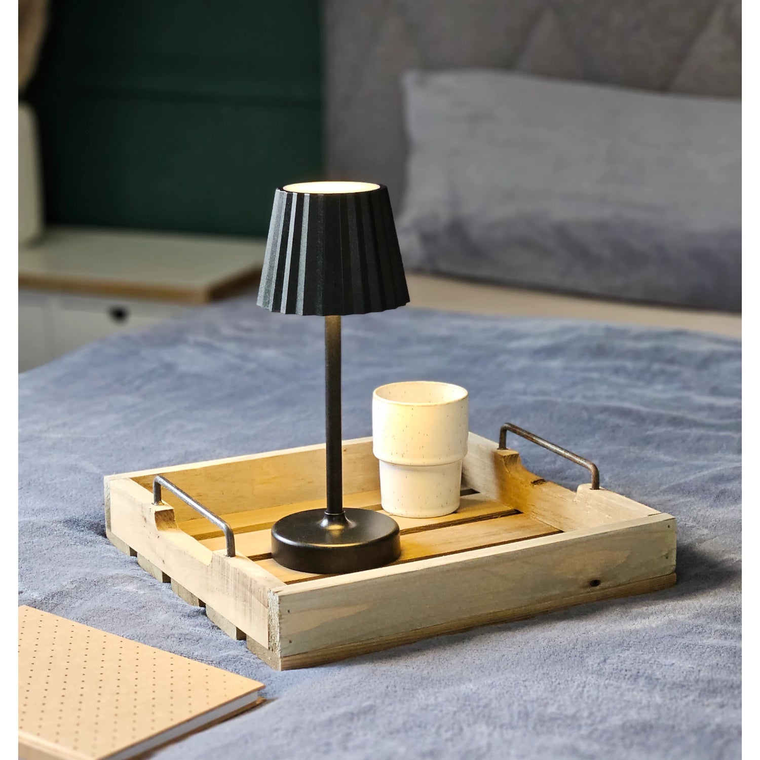 Tischleuchte Lampe Leuchte LED weiß schwarz Batterie Leselampe Nachttischlampe